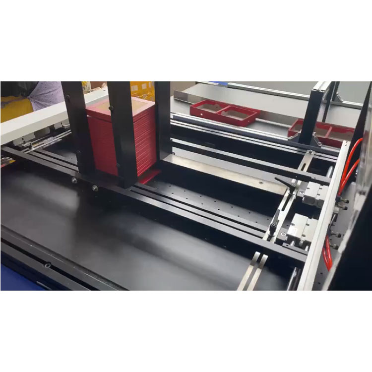 全自動(dòng)畫(huà)膠機(jī)小盒組裝機(jī)